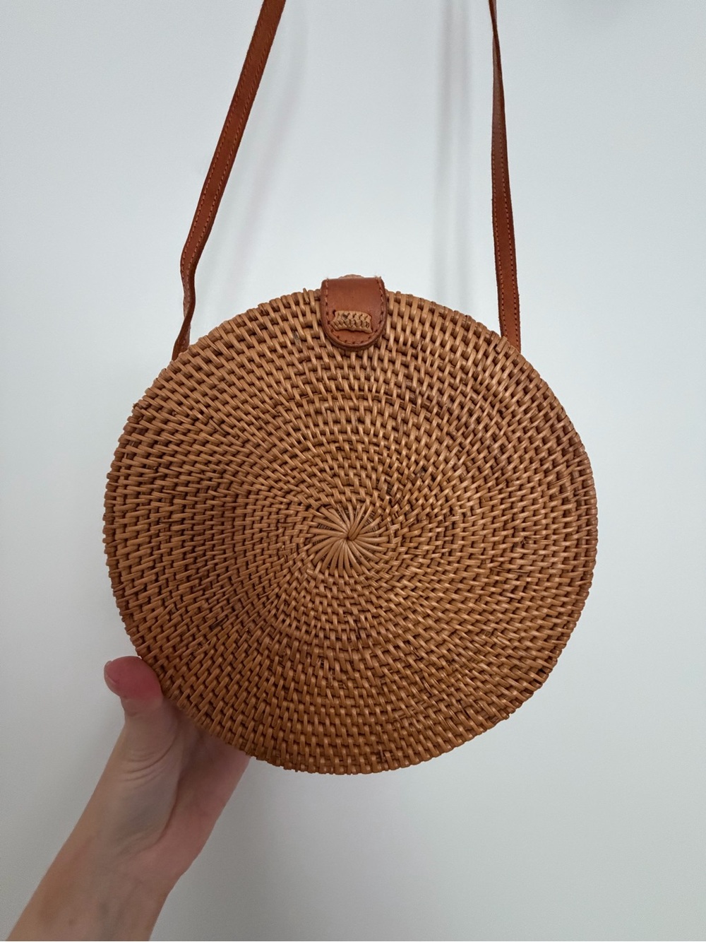 Round Woven Crossbody Bag in Tan